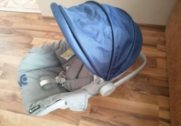 Продавам Бебешко столчее