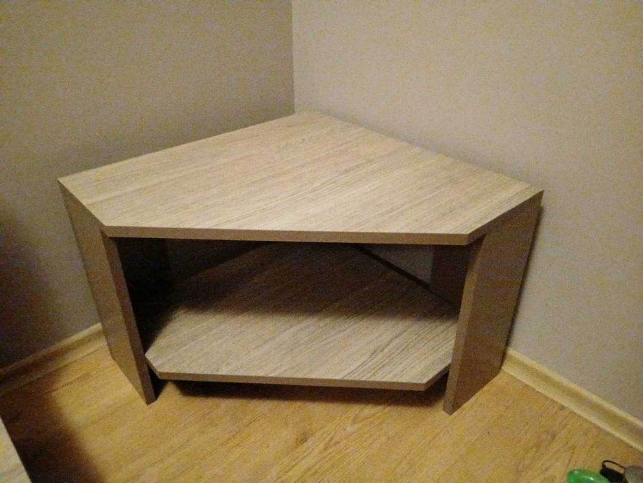 Продавам скринове/шкафове 2 броя + нощно шкафче