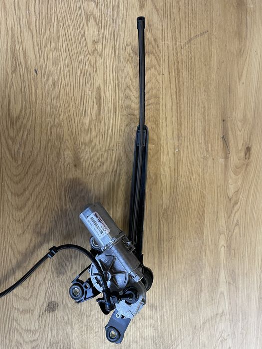 Audi Q5 FY 80A 2023г заден спойлер + части за заден капак