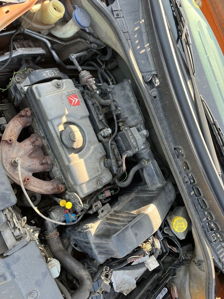 Dezmembrez Citroen c3 1.6 benzina
