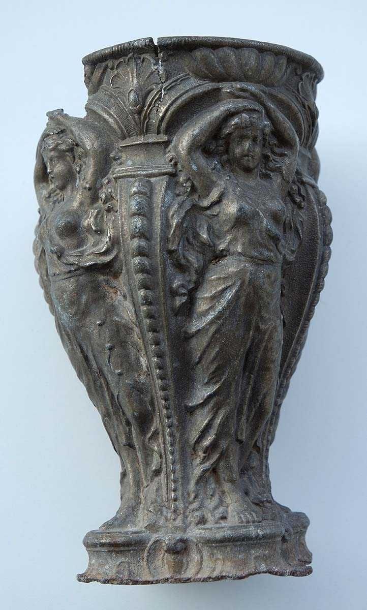 Антика, старинна ваза, скулптура, с фигури на Афродита, метална сплав.