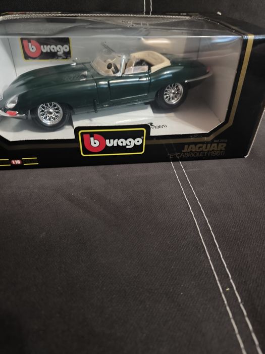 Jaguar E Cabriolet 1961 1/18 Burago Italy