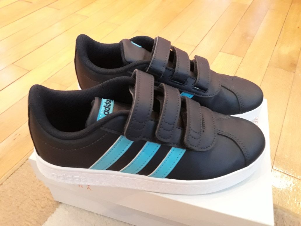 Vand pantofi sport NOI... ADIDAS marimea 34... 22.2 cm