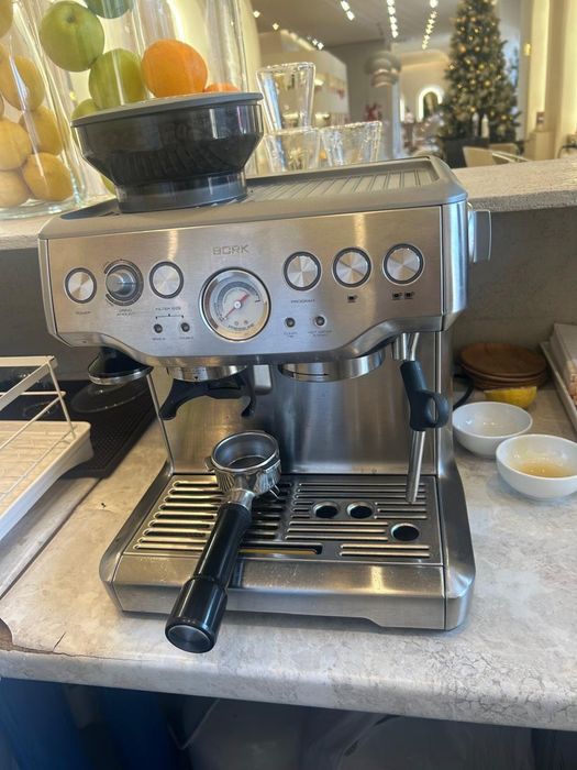 Кофемашина Bork практически новая
