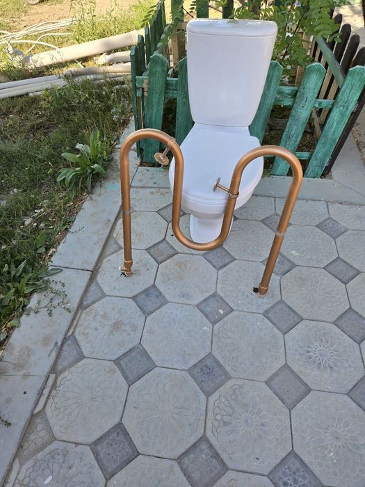 Унитаз и полотенцесушитель