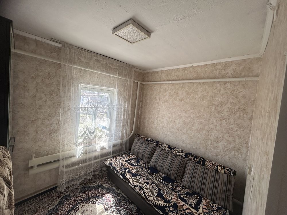 Үй сатылады.