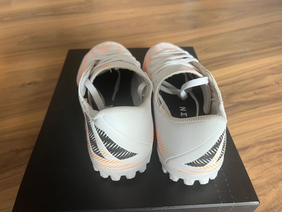 маратонки Adidas за футбол