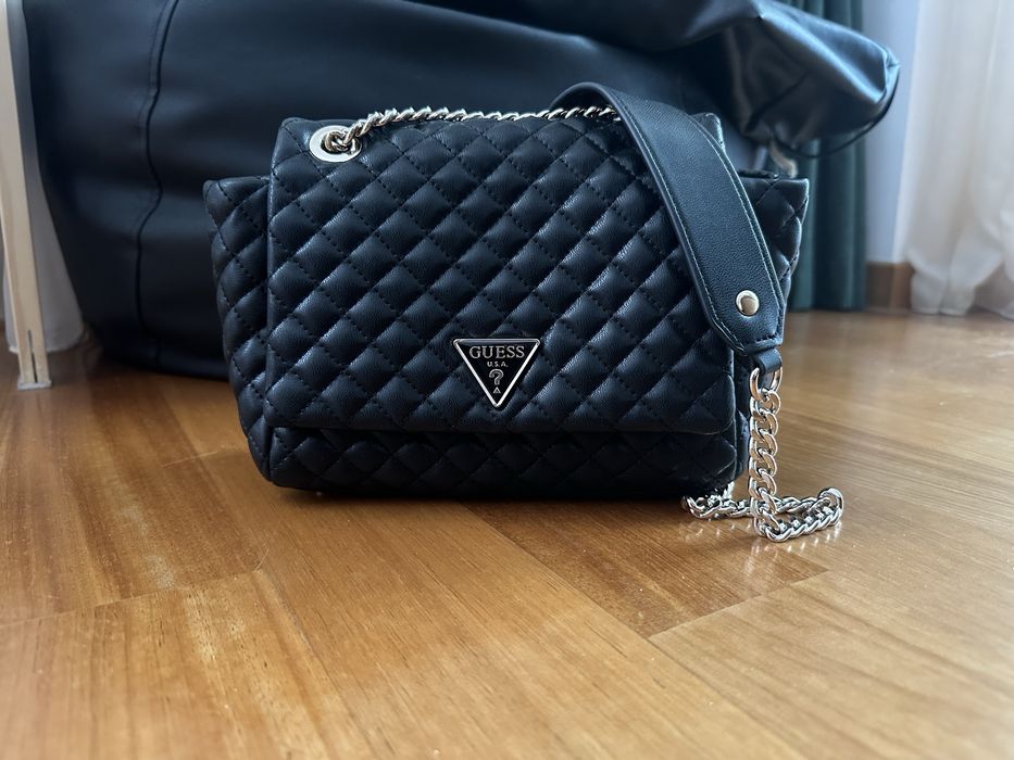 Geanta crossbody Guess, dimensiune medie