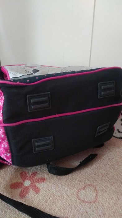 Ученическа раница 1-ви- 4-ти клас, несесер