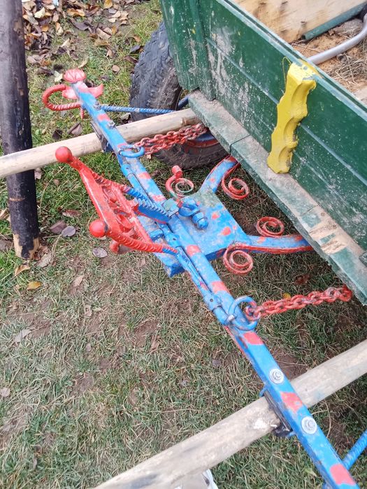 Vând caruță pe esagon roti pe fata 15 pe spate 16