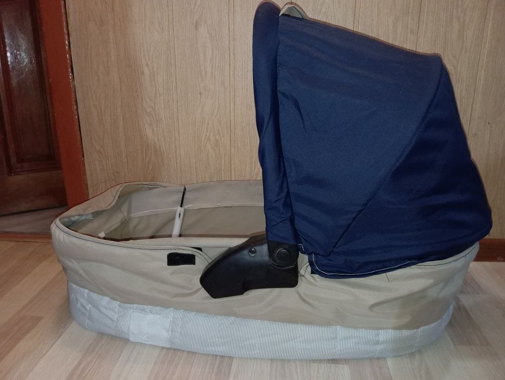 Продам коляску Hauck 3в1