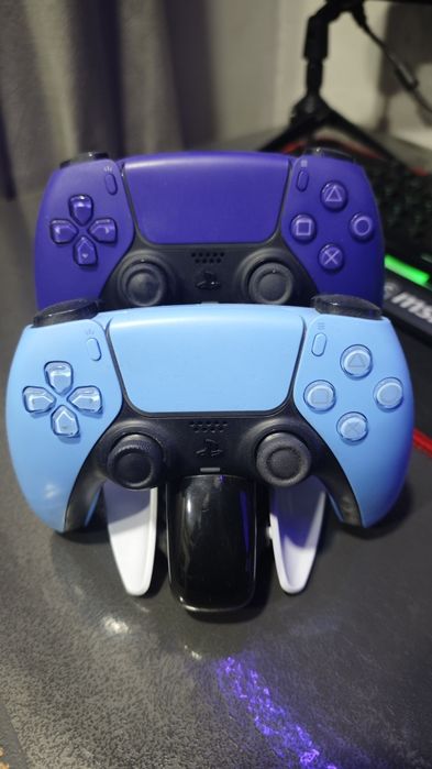продам два джойстика PS5 оригинал с коробкой