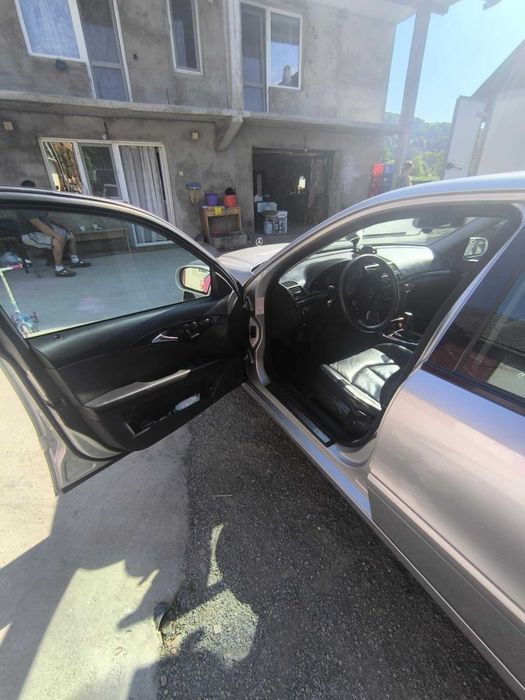 Mercedes E200 Manual