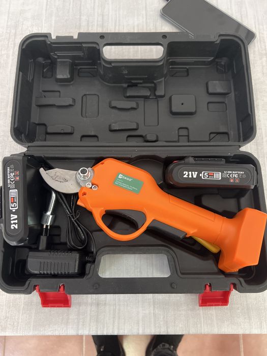 Акумулаторна лозарска ножица