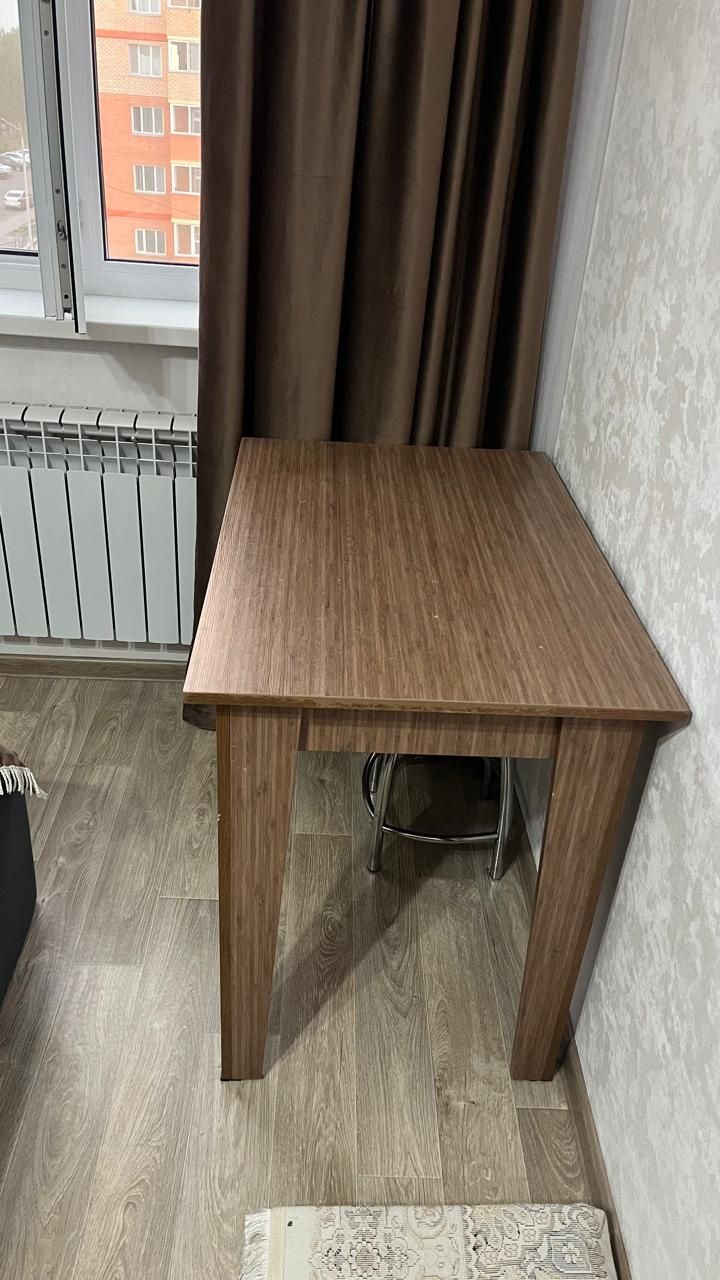 Продаётся кухонный стол