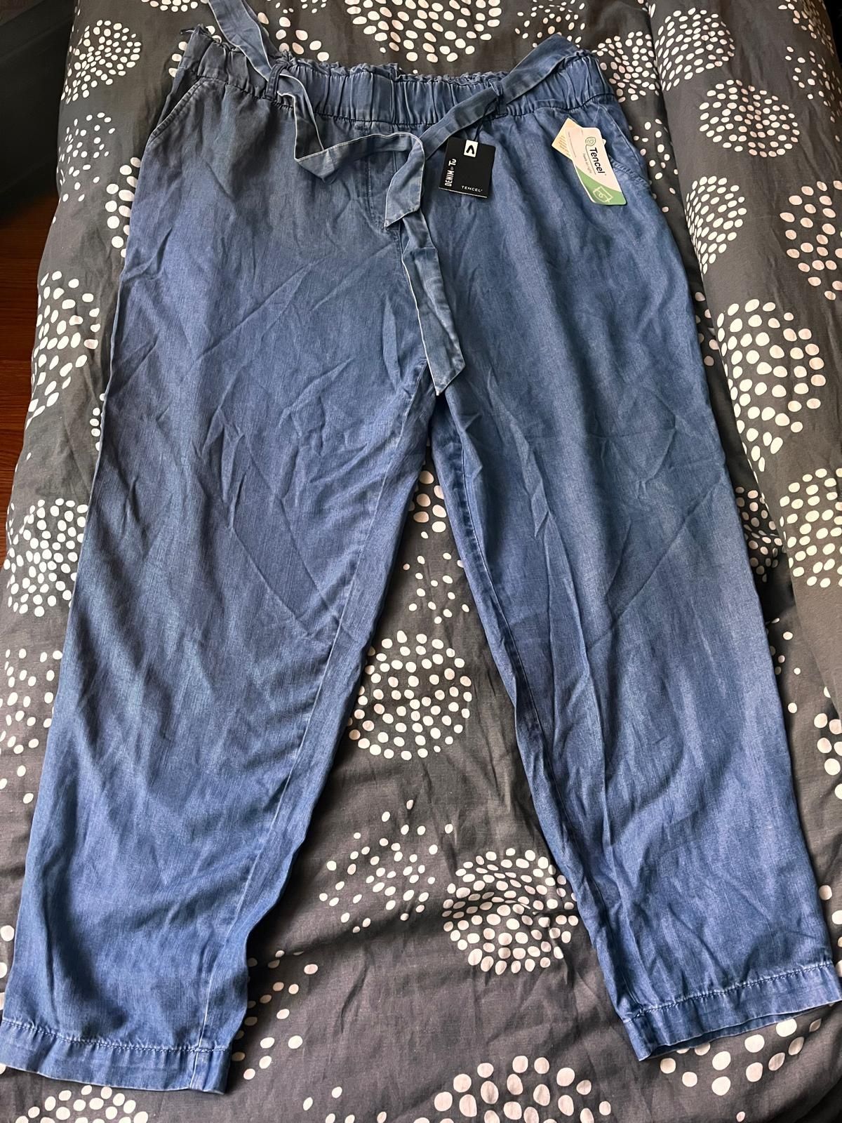 Pantaloni subțiri