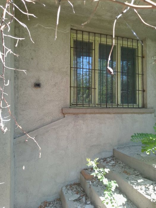 Имот подходящ за фотоволтаици - Къща с 1 500 кв. м. двор