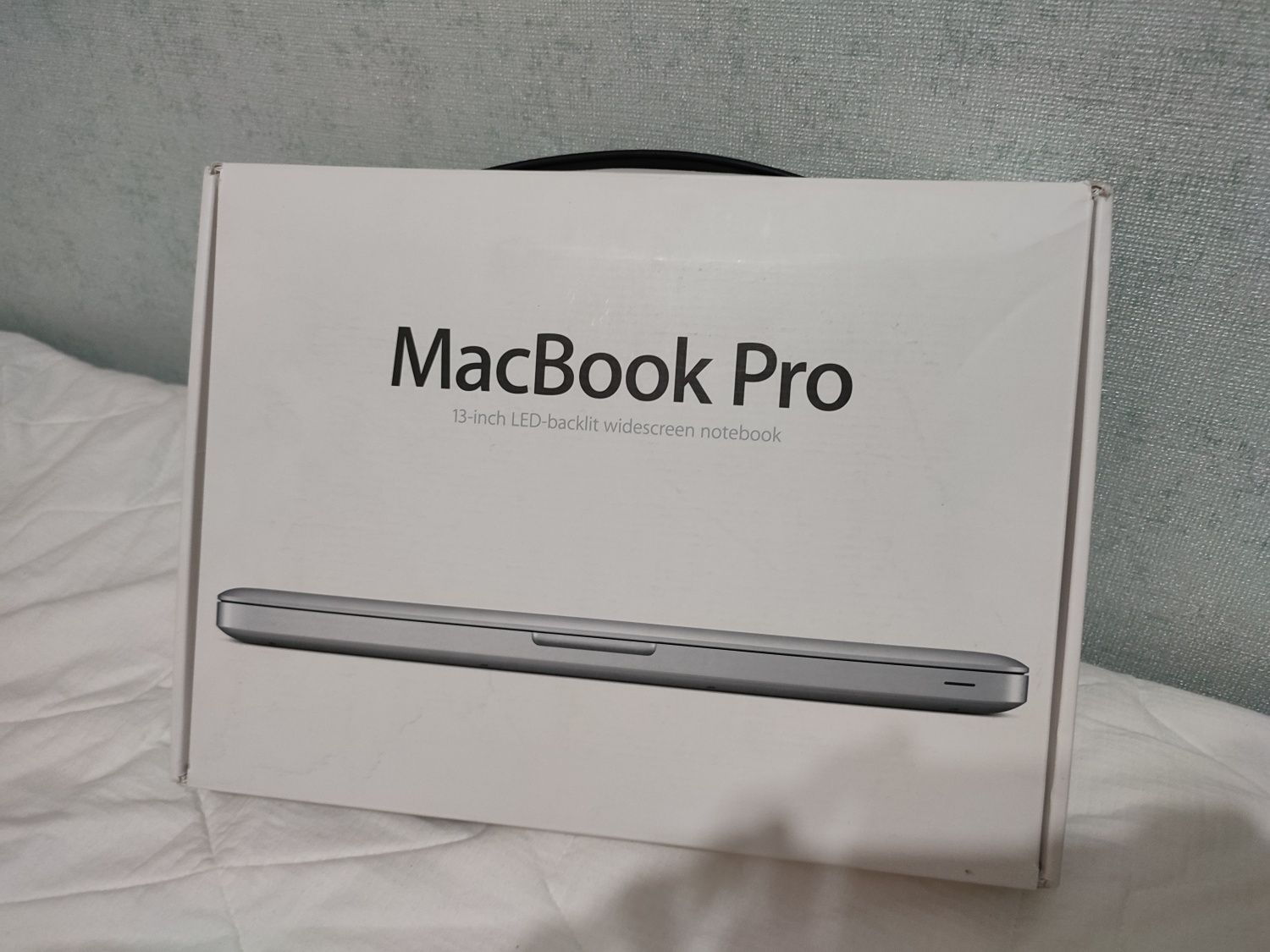 13.3-inch Macbook Pro •  intel core i7