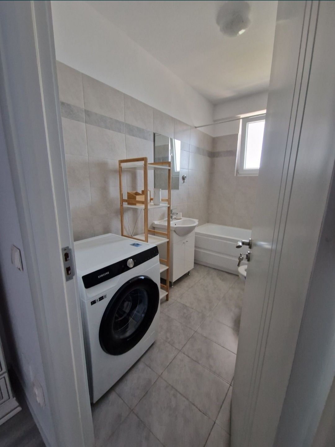 Apartament 2 cam Otopeni centru