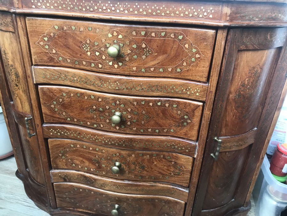 Шкаф комод дървен шишам