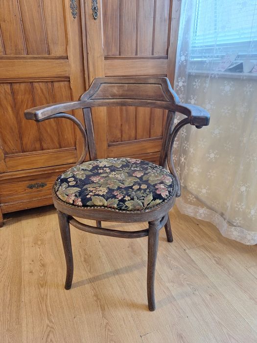 Красив виенски стол