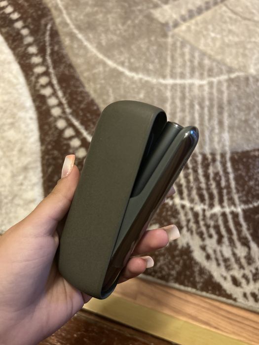 Iqos iluma negru