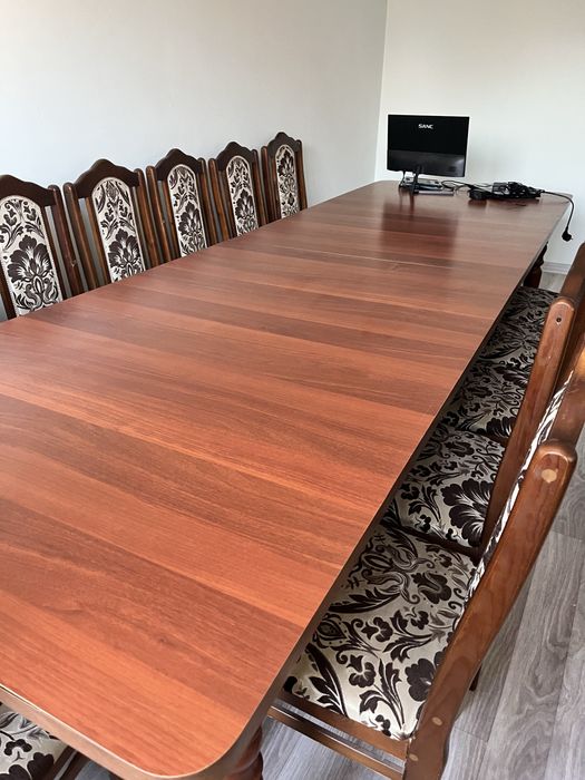 Стол со стульями  12 штук . Длина 3,5 *1,1