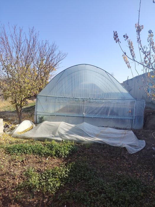 Parnik sotiladi yangi qurilmagan