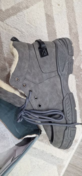 Қысқы аяқ киім сатылады