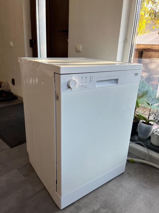 Masina de spalat vase Beko DFN05311W