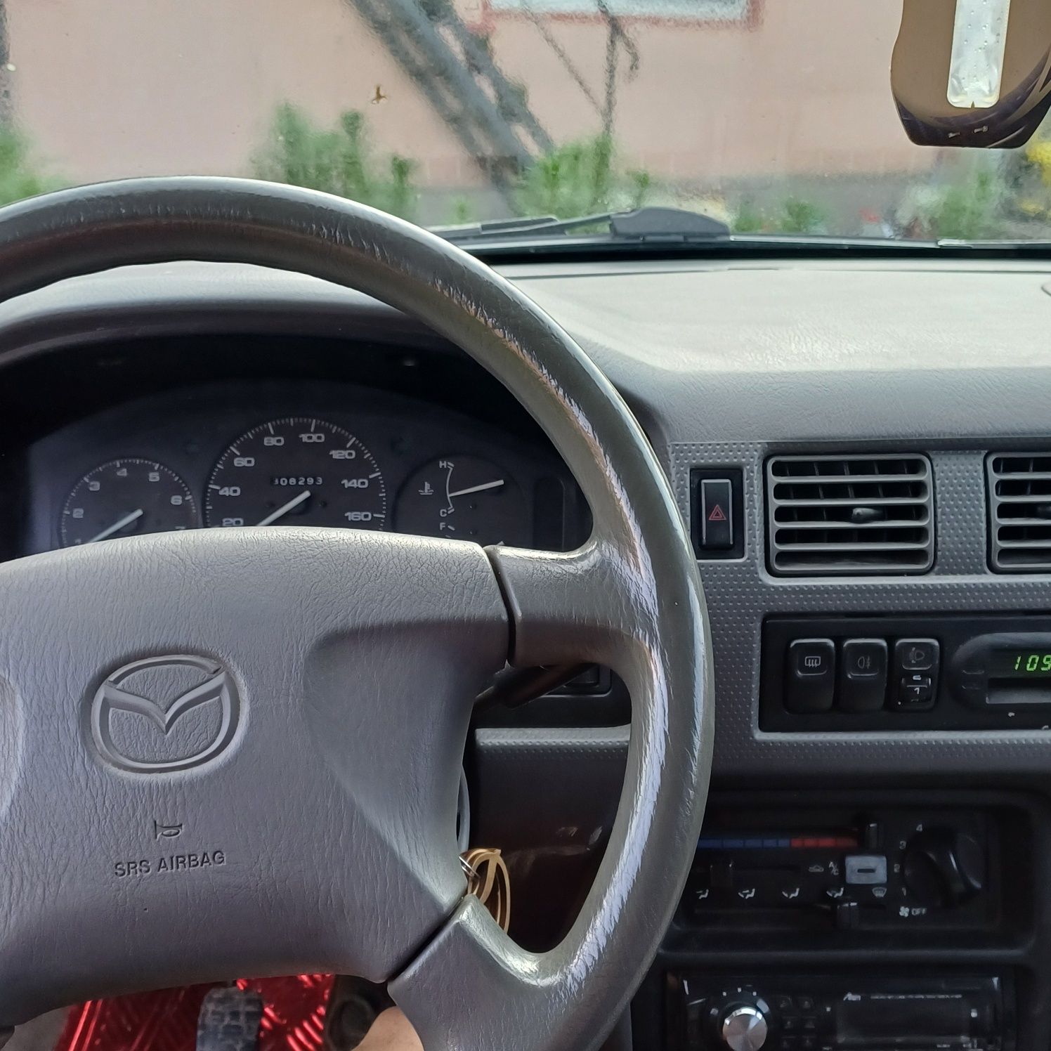 Vând Mazda demio