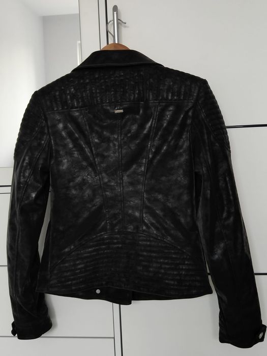 Geaca de dama marca Guess