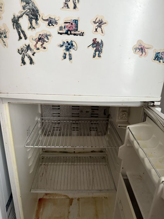 Продам рабочий холодильник. Отлично холодит и морозит