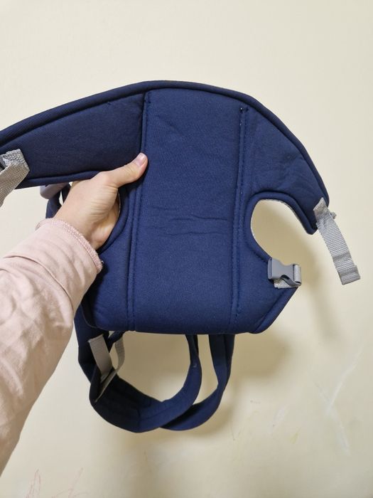 Bolalarni kòtarish uchun kenguru sumka