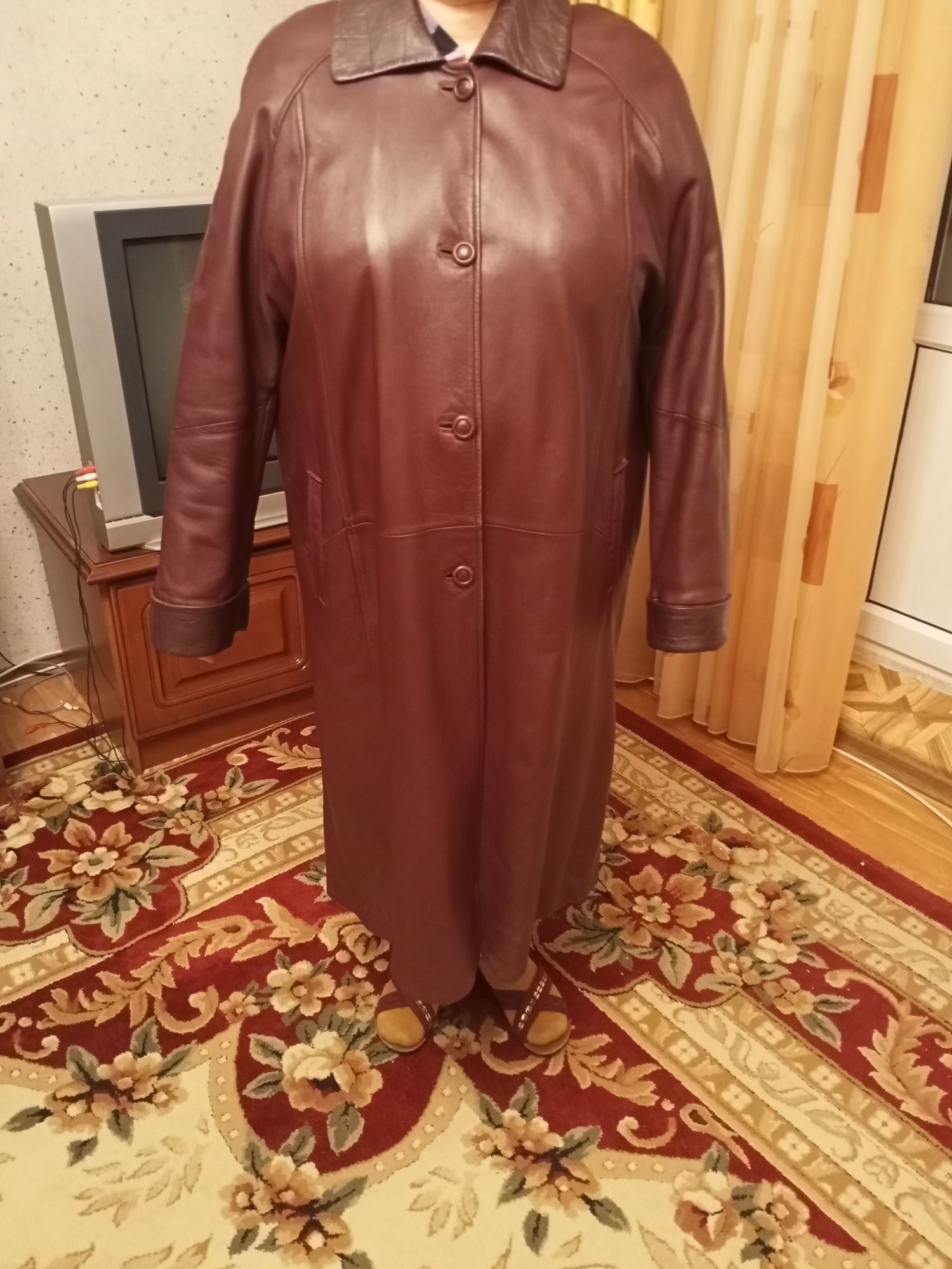 Продается кожаный плащ
