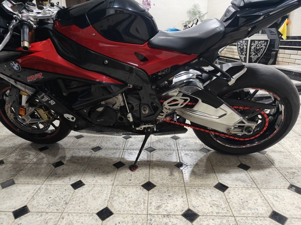 BMW S 1000RR sotiladi
