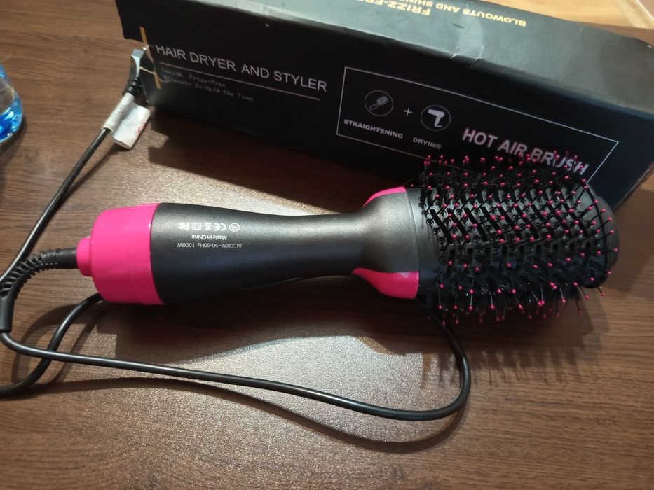 Четка сешоар с горещ въздух