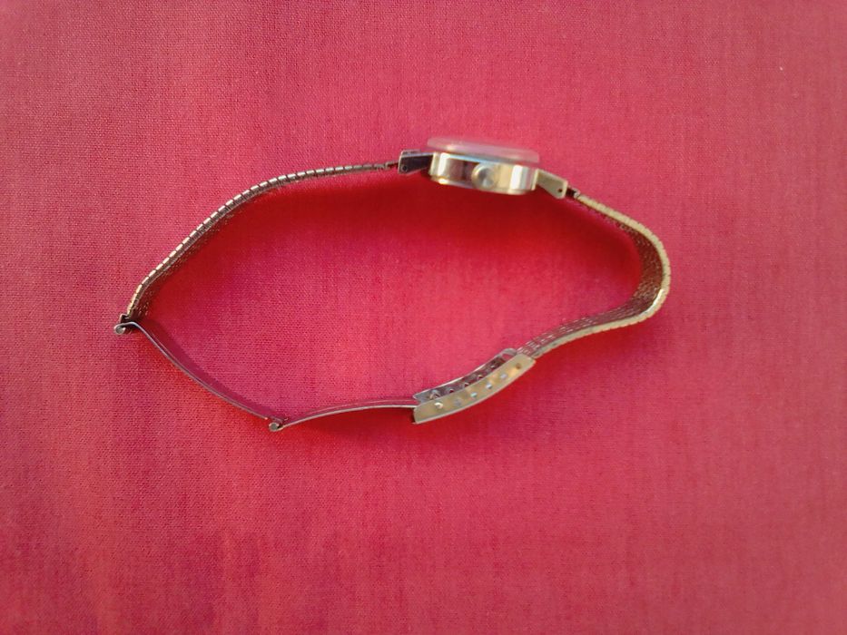 дамски ръчен часовник марка Заря с 22 рубина