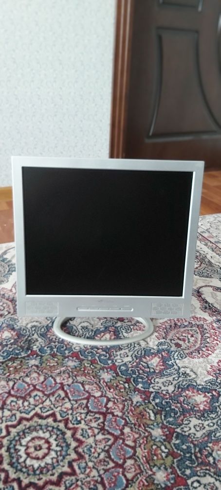 LCD Monitor в идеальном состоянии, как новый, 500 тысяч сум