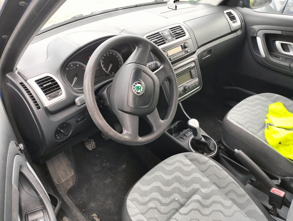 Skoda Fabia an 2010 este benzina 1,2 cm  climatronic fuctional .