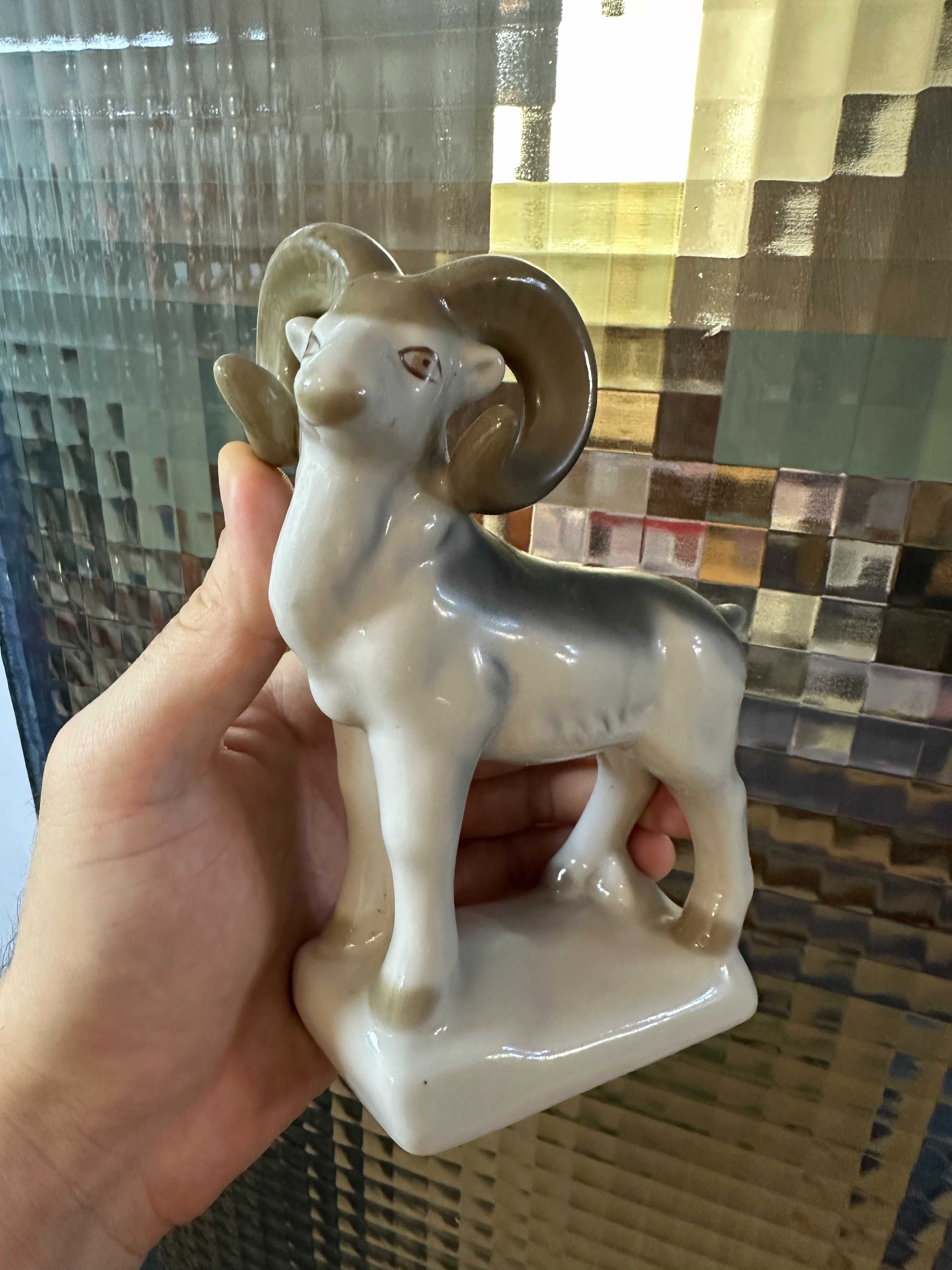 Статуэтки Фарфор