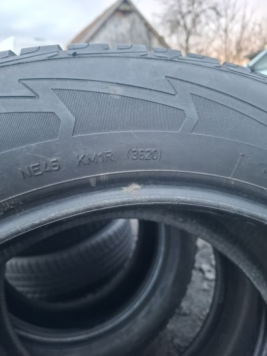 Vand 1 sau 2 anvelope 235 60 18 goodyear de iarna dot 2020