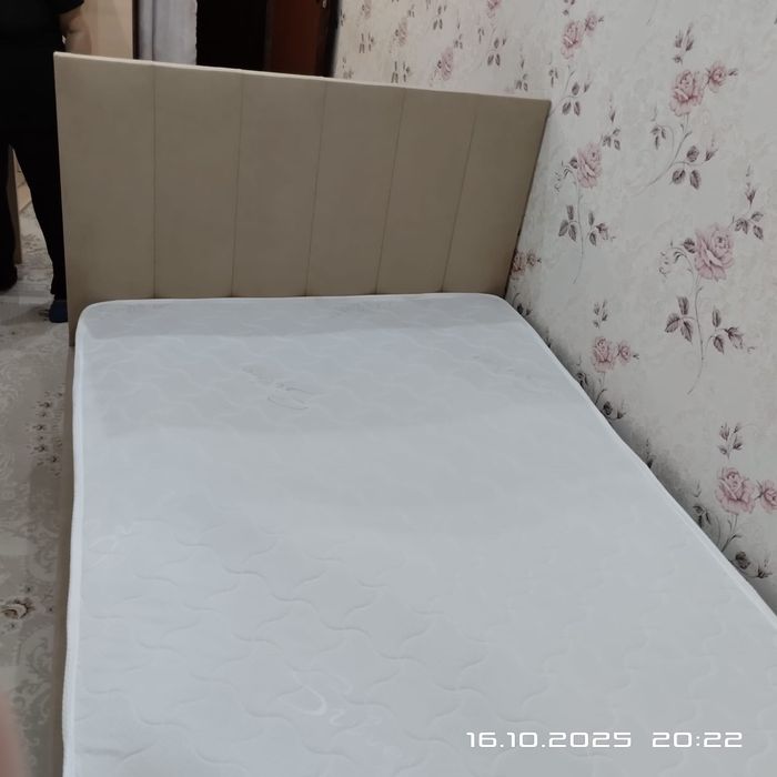 Кровать односпальная 120х200см с матрасом