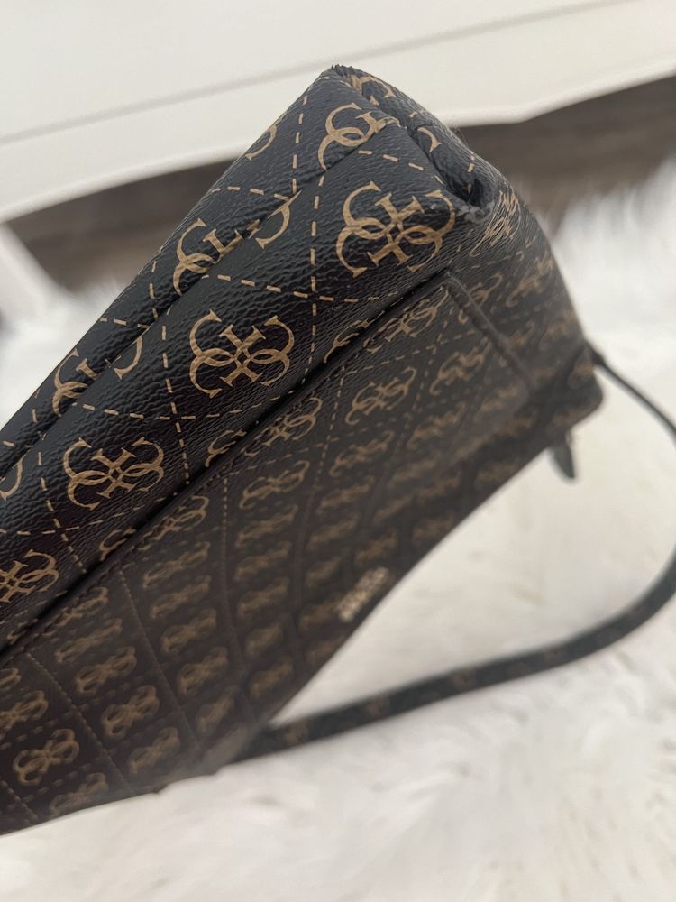Оригинална чанта guess