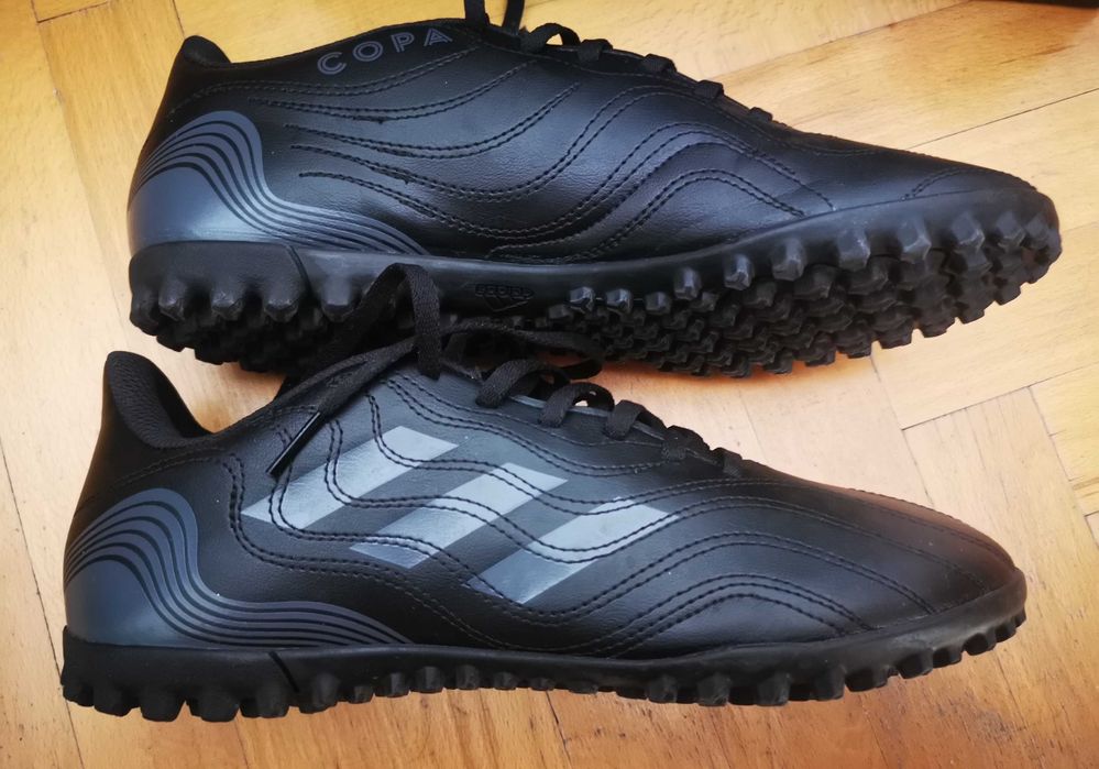 Vand Adidas Copa pentru fotbal