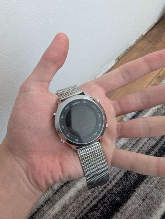 Smart Watch (шагомер, калории, спорт-режимы)