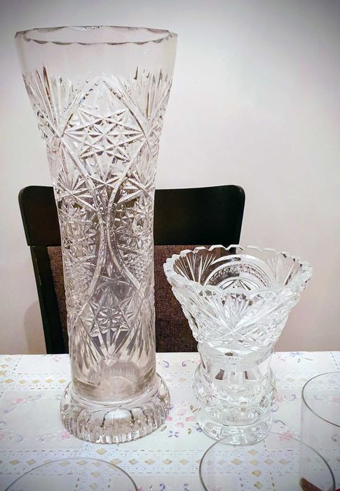 Хрустальные аазы для цветов в отличном состоянии большая и маленькая