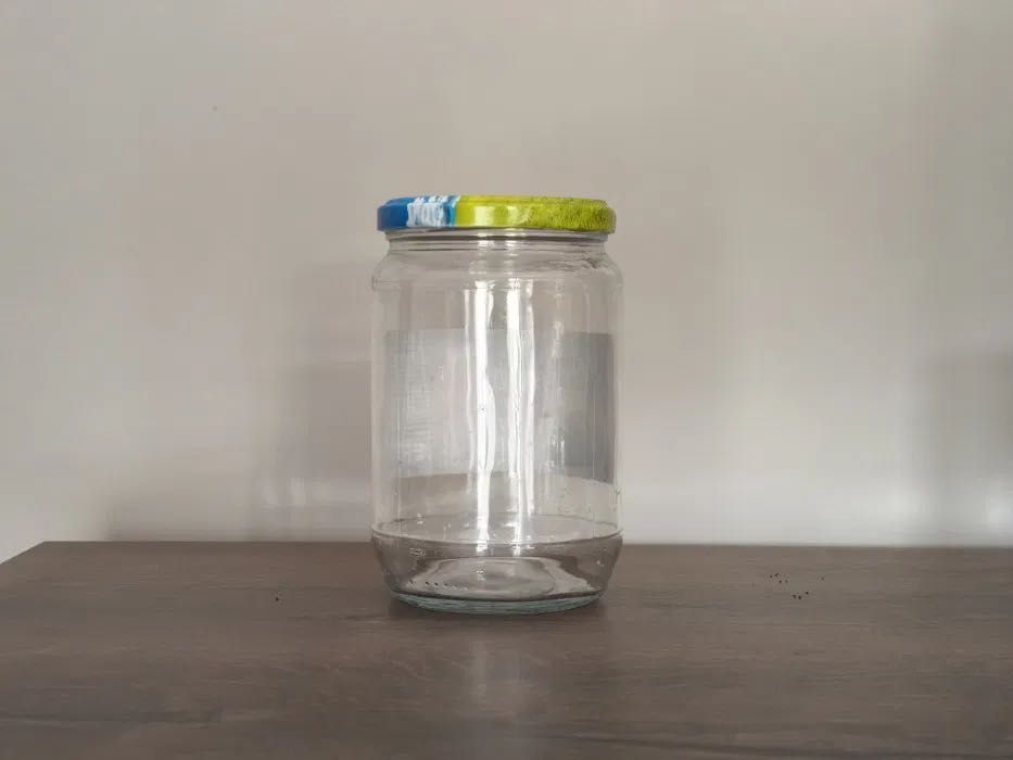 Големи буркани на винт - два модела.