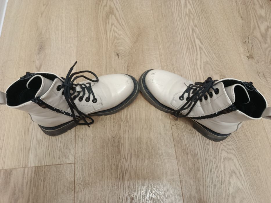 Непромокаеми зимни боти от естествена кожа