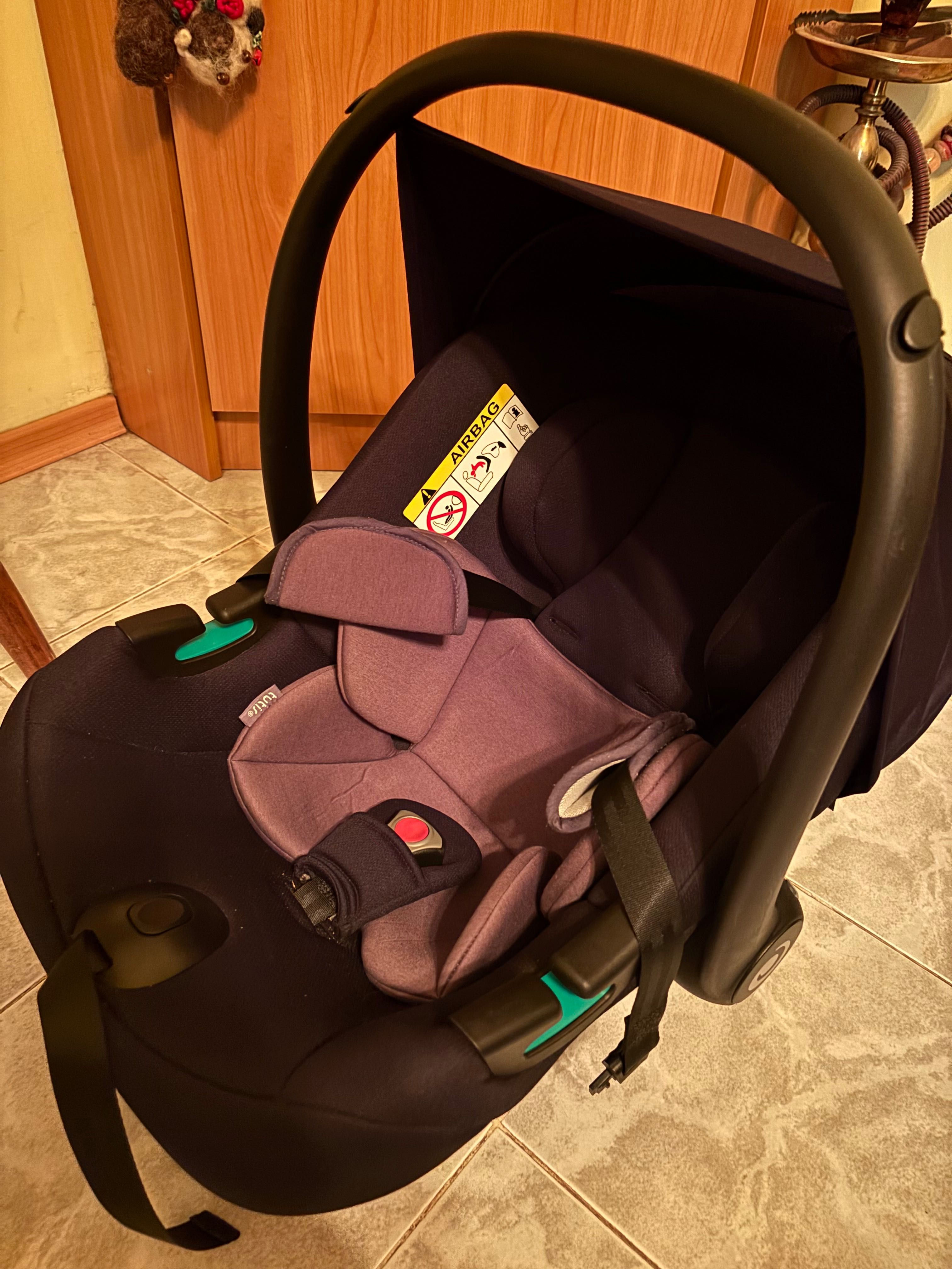 столче за кола Tutis с Isofix база чисто нова